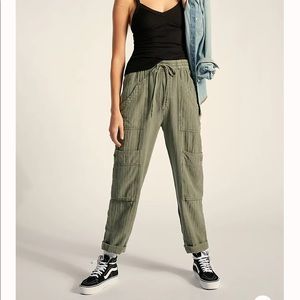 NWT Free People Feeling good Utility Green Cargo Pants